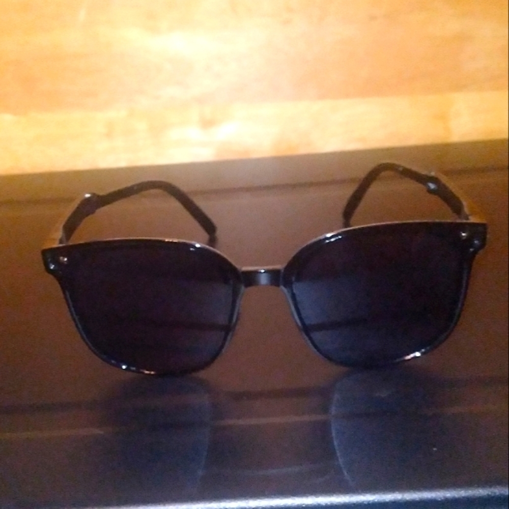 Folding pair of sunglasses